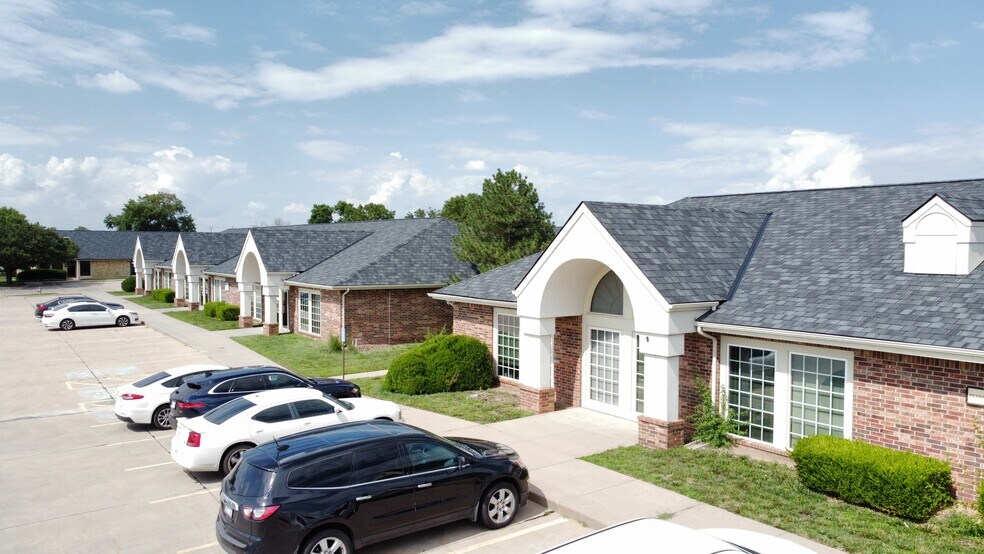 9415 E Harry St, Wichita, KS à louer - Photo principale – Image 1 sur 6