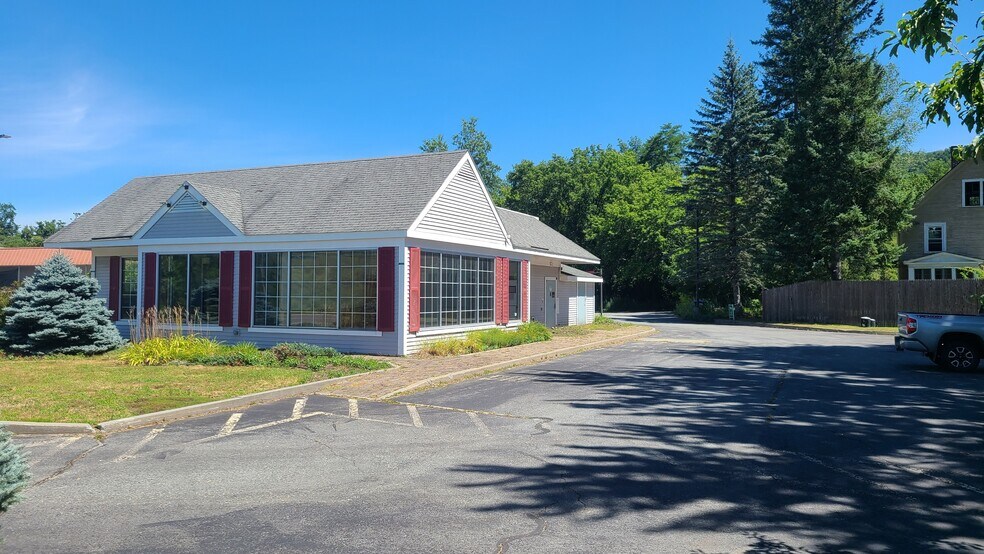 2781 US Route 5 N, Windsor, VT à louer - Photo de l’immeuble – Image 2 sur 20
