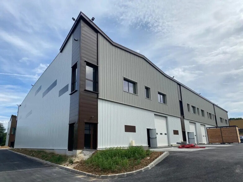 Bureau dans Osny à louer - Photo de l’immeuble – Image 3 sur 9