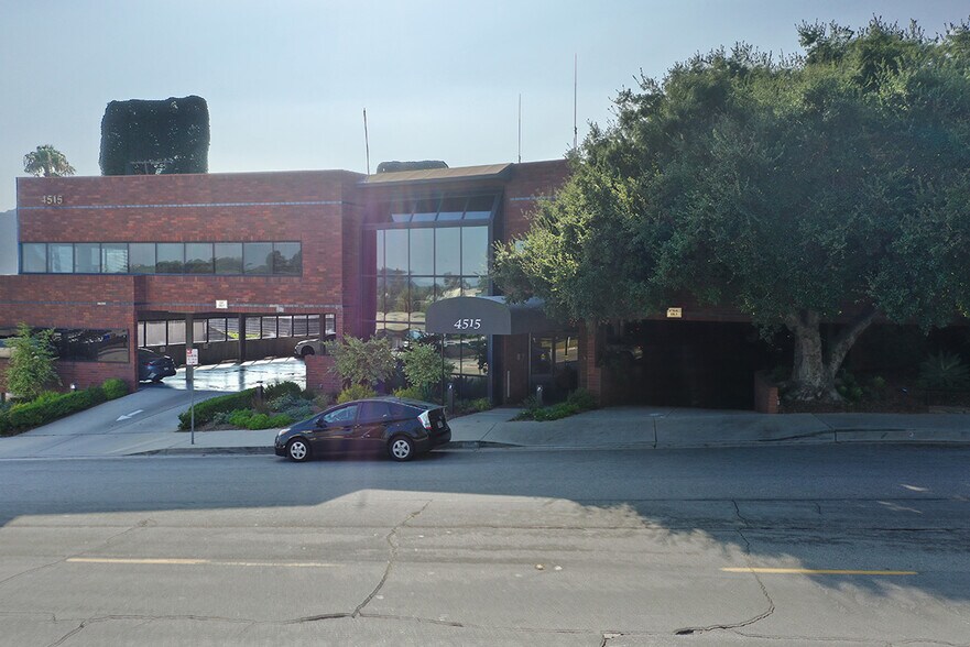 4515 Ocean View Blvd, La Cañada Flintridge, CA à louer - Photo de l’immeuble – Image 3 sur 24