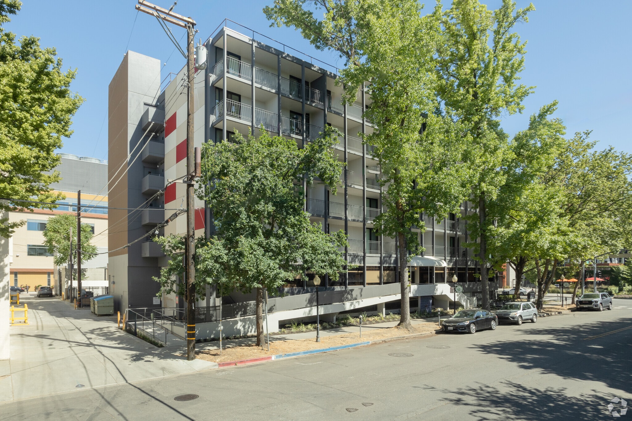 2701 Capitol Ave, Sacramento, CA à louer Photo principale– Image 1 sur 37