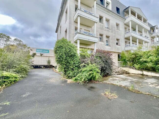 Plus de détails pour Local d’activités à vendre