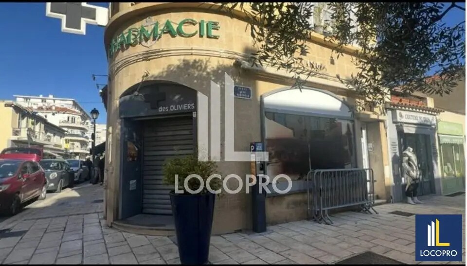 Local commercial dans Cagnes-sur-Mer à louer - Photo de l’immeuble – Image 1 sur 3