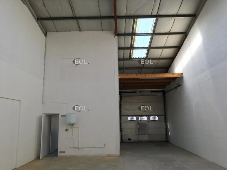 Local d’activités dans Lisses à louer - Photo intérieure – Image 2 sur 5