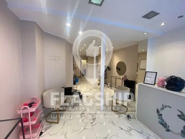 Local commercial dans Paris à louer - Photo de l’immeuble – Image 1 sur 7