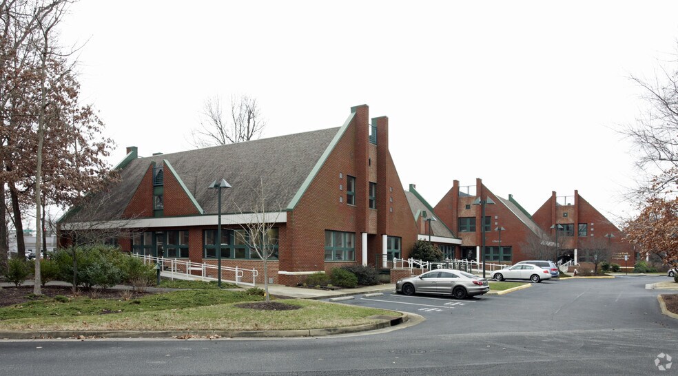 735 Thimble Shoals Blvd, Newport News, VA à louer - Photo de l’immeuble – Image 2 sur 9
