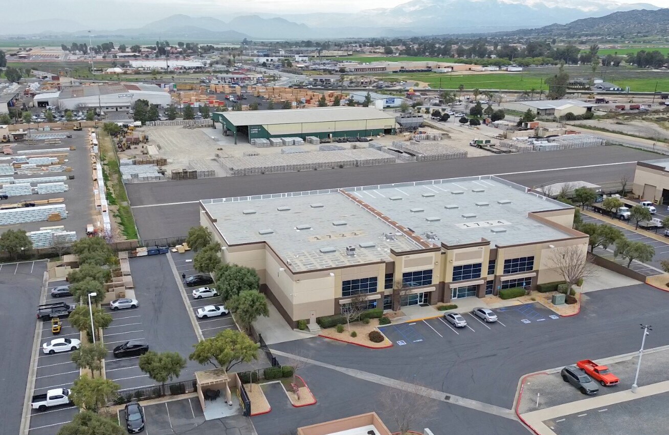 1722 Illinois Ave, Perris, CA à vendre Photo de l’immeuble– Image 1 sur 8