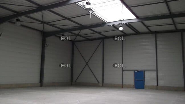 Plus de détails pour Local d’activités à vendre