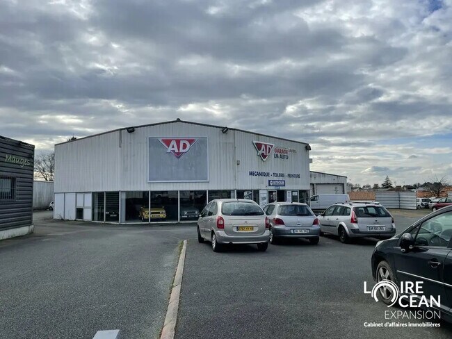 Plus de détails pour Local d’activités à vendre