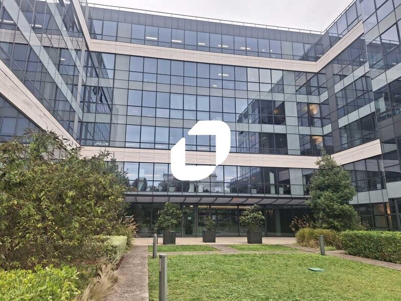 Bureau dans Neuilly-sur-Seine à louer - Photo de l’immeuble – Image 1 sur 11