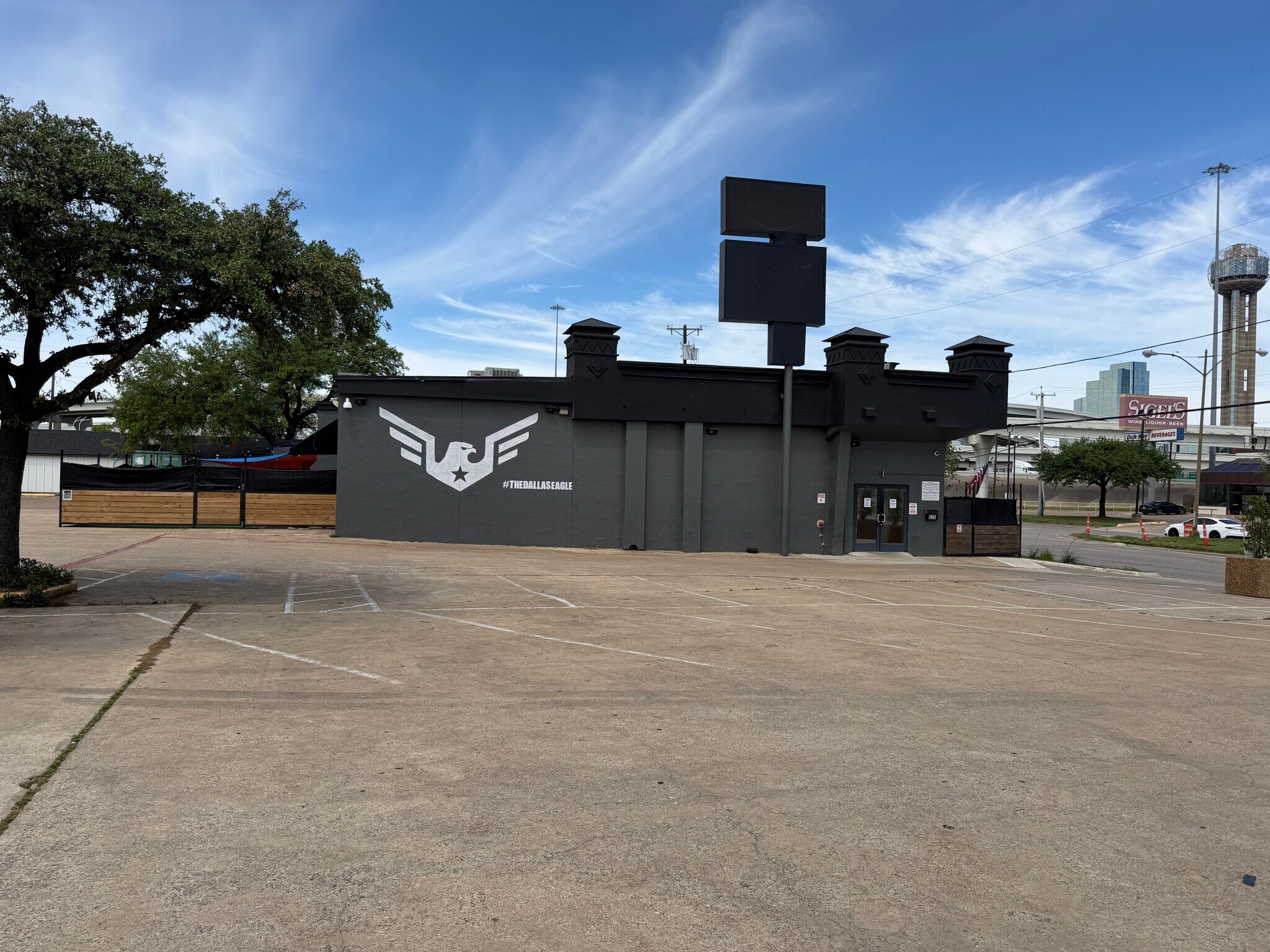 525 S Riverfront Blvd, Dallas, TX à louer Photo principale– Image 1 sur 21