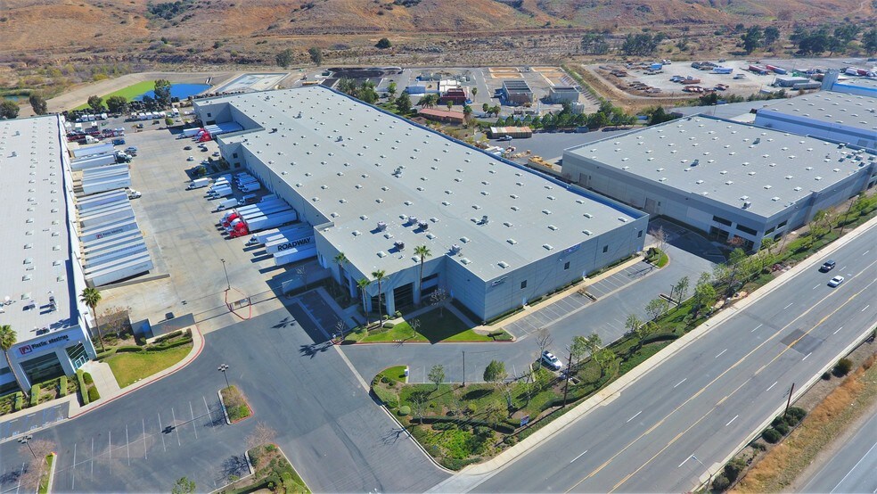 22420 Temescal Canyon Rd, Corona, CA à louer - Photo de l’immeuble – Image 2 sur 5