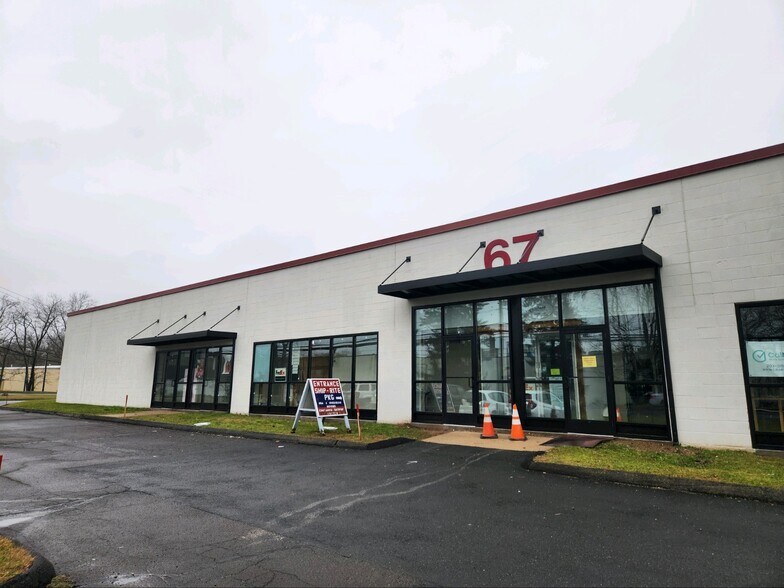 67 N Branford Rd, Branford, CT à louer - Photo de l’immeuble – Image 1 sur 14