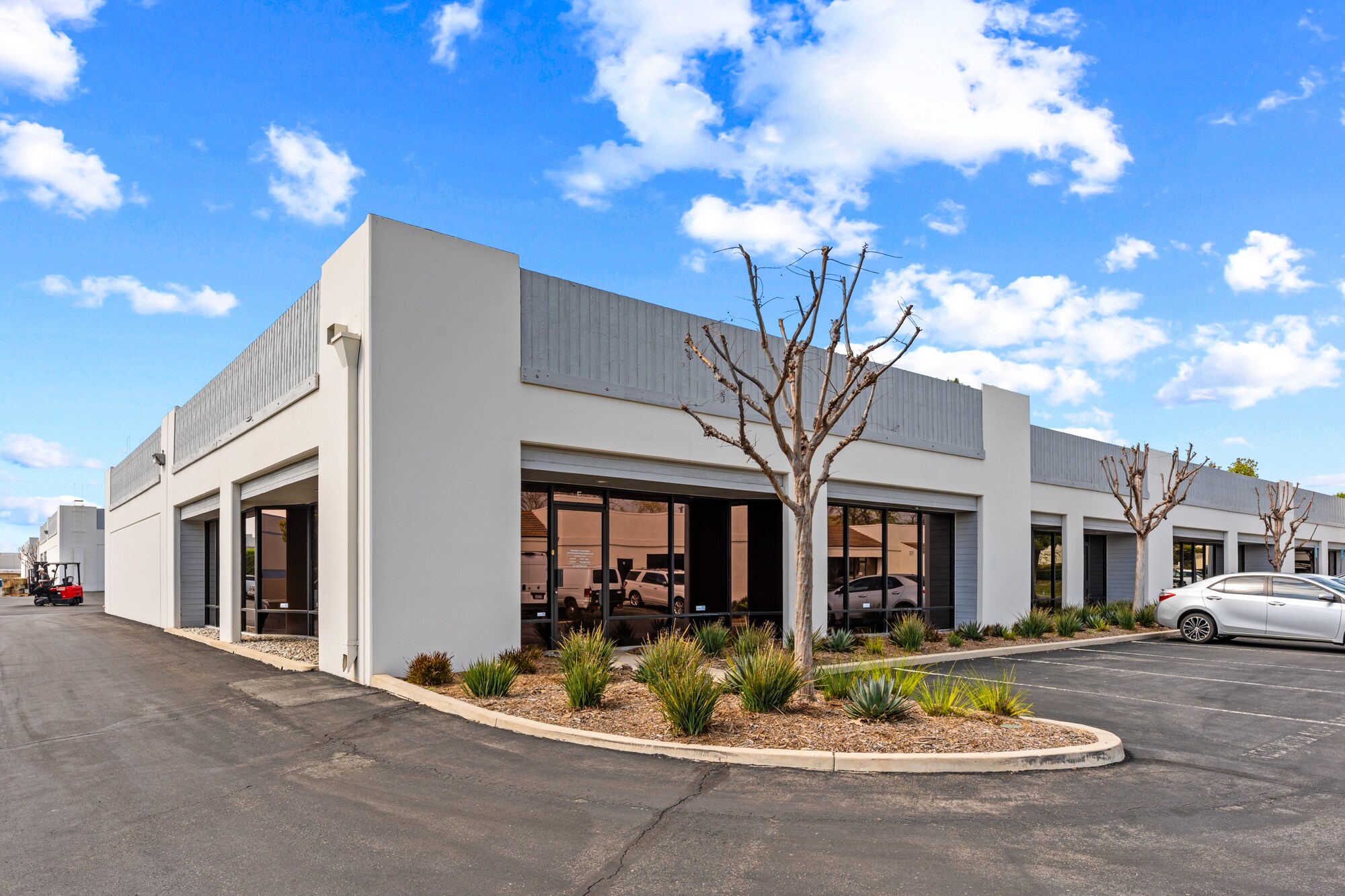 420 Apollo St, Brea, CA à louer Photo principale– Image 1 sur 8