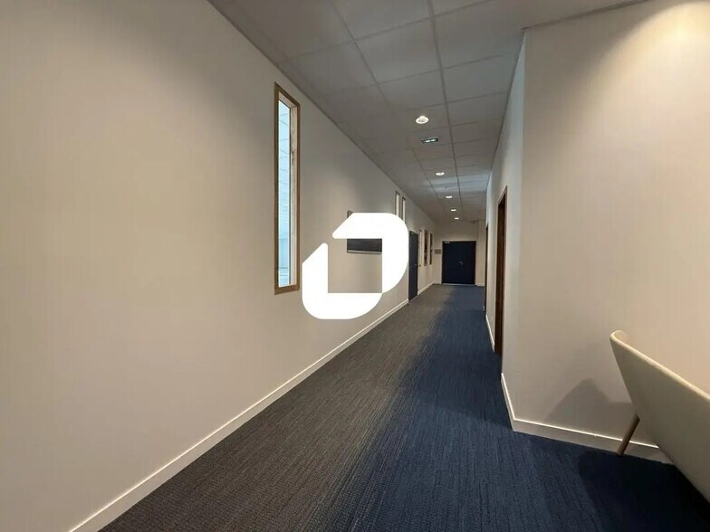 3 Avenue Raymond Chanas, Eybens à louer - Photo de l’immeuble – Image 3 sur 6