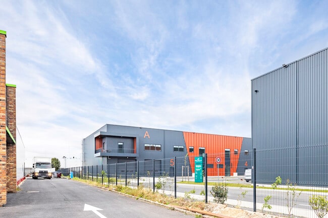 Plus de détails pour 8 Avenue Du Vert Galant, Saint-Ouen-l'Aumône - Bureau, Local d'activités à louer