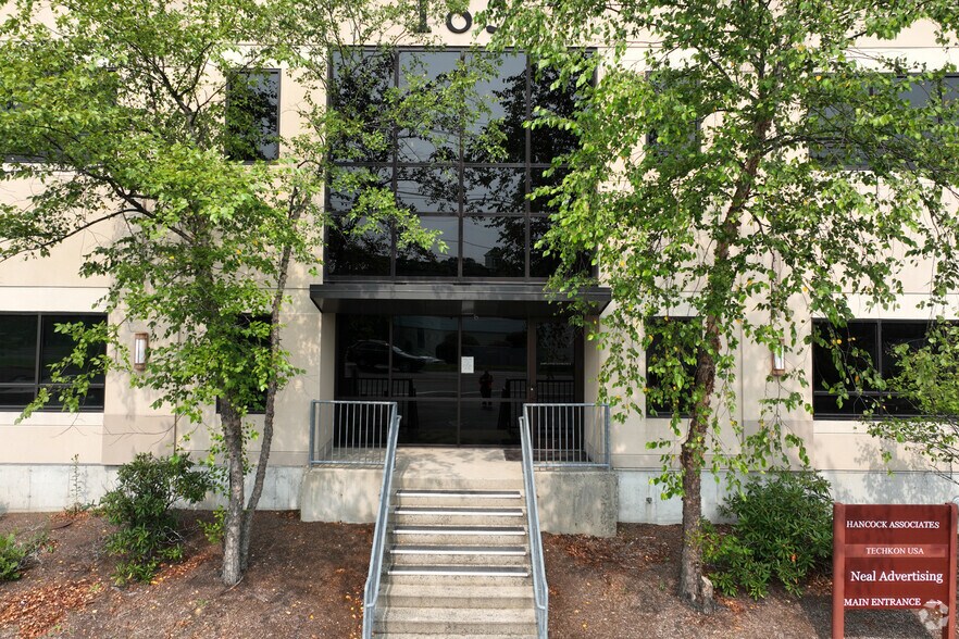 185 Centre St, Danvers, MA à vendre - Photo de l’immeuble – Image 3 sur 4