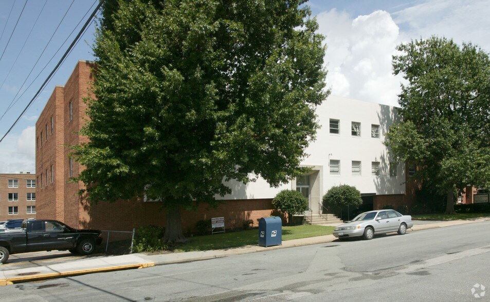 4914 Fitzhugh Ave, Richmond, VA à louer - Photo de l’immeuble – Image 2 sur 7