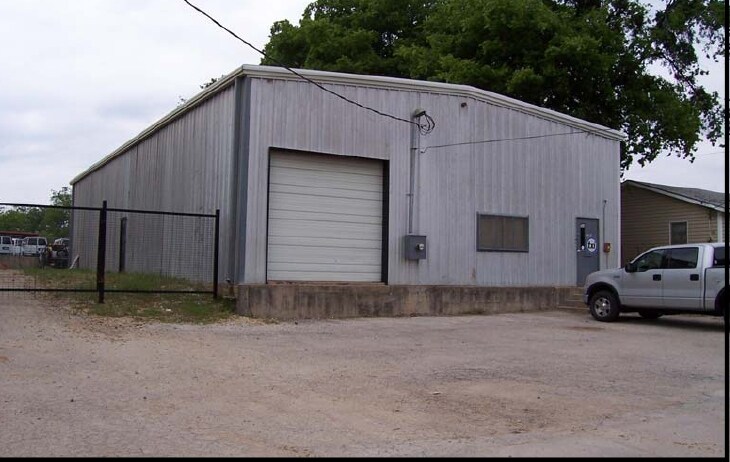 2101 Delante St, Haltom City, TX à louer Photo principale– Image 1 sur 5