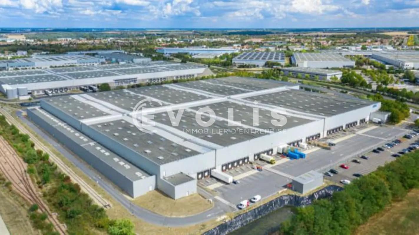 Industriel/Logistique dans Lieusaint à louer Photo de l’immeuble– Image 1 sur 2