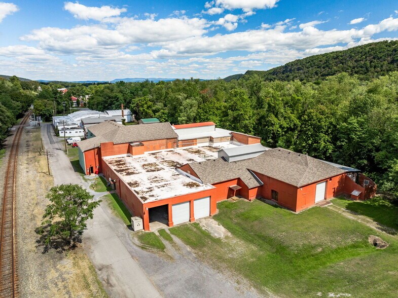 168-171 Bower Street Ext, Montgomery, PA à vendre - Photo de l’immeuble – Image 2 sur 15