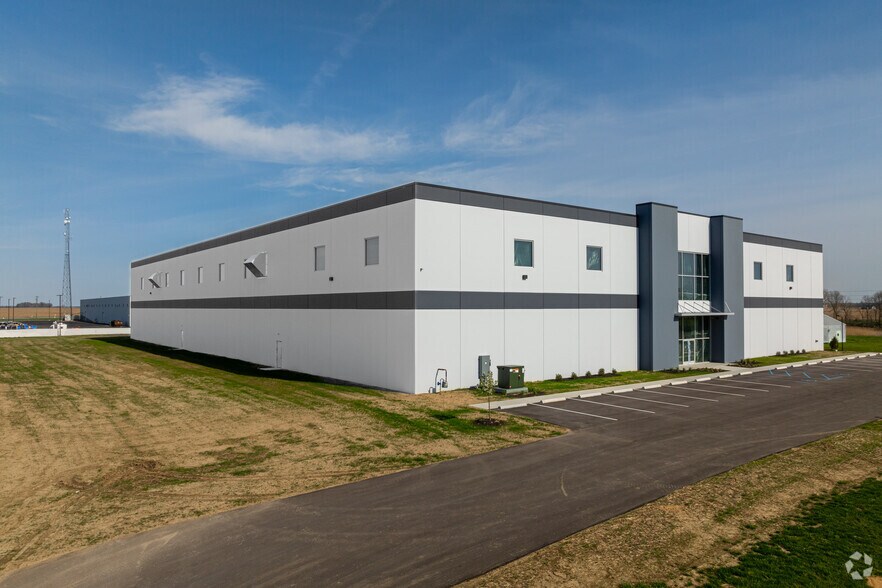 239 N Heartland Dr, Delphi, IN à vendre - Photo de l’immeuble – Image 2 sur 20