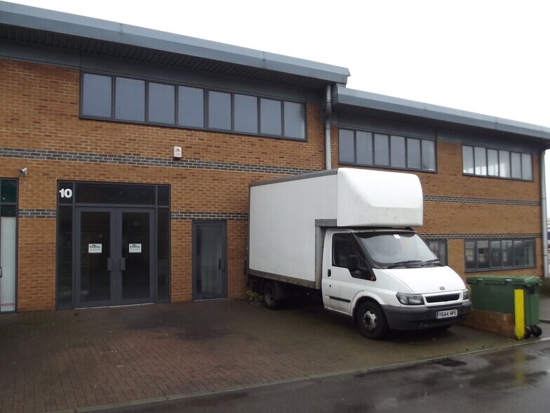 Bowman Ct, Royal Wootton Bassett à louer - Photo de l’immeuble – Image 2 sur 12