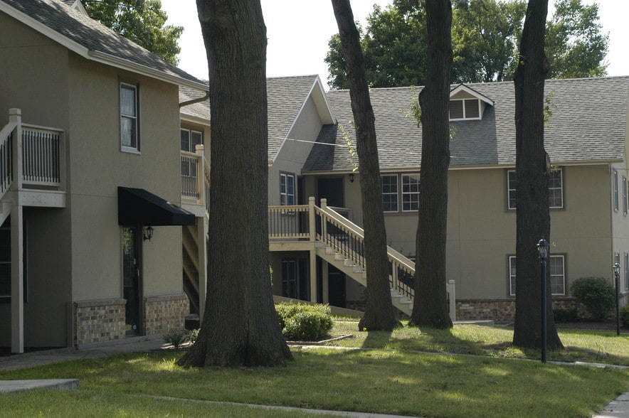 8015 Shawnee Mission Pky, Shawnee Mission, KS à louer - Photo de l’immeuble – Image 2 sur 4