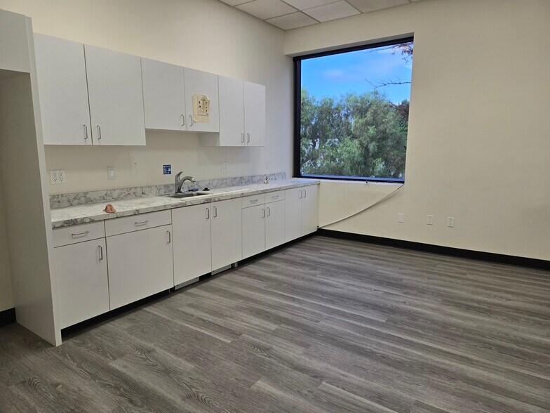 21540-21622 Plummer St, Chatsworth, CA à louer - Photo intérieure – Image 3 sur 6