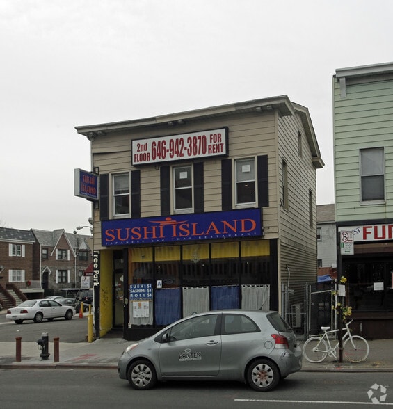 8718 Queens Blvd, Elmhurst, NY à vendre - Photo principale – Image 1 sur 4