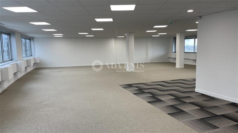Bureau dans Noisy-le-Grand à louer - Photo de l’immeuble – Image 2 sur 10