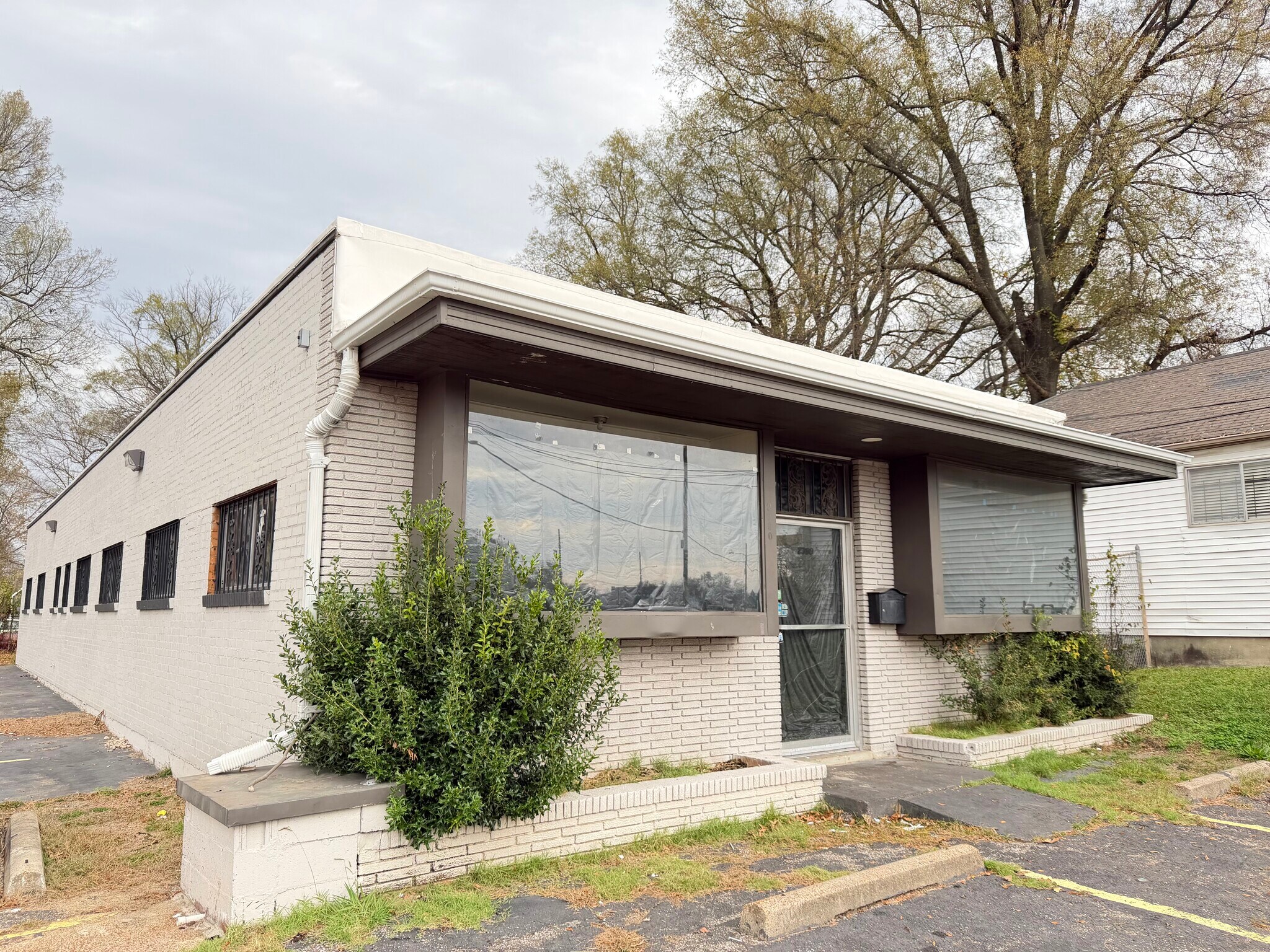 2390 Lamar Ave, Memphis, TN à louer Photo principale– Image 1 sur 19