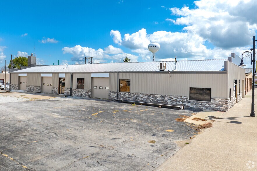 111 N Division St, Stuart, IA à louer - Photo de l’immeuble – Image 2 sur 3