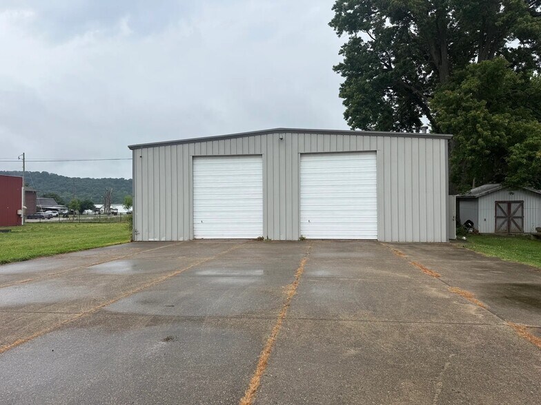 211 Roberta Dr, Warsaw, KY à vendre - Photo de l’immeuble – Image 2 sur 2