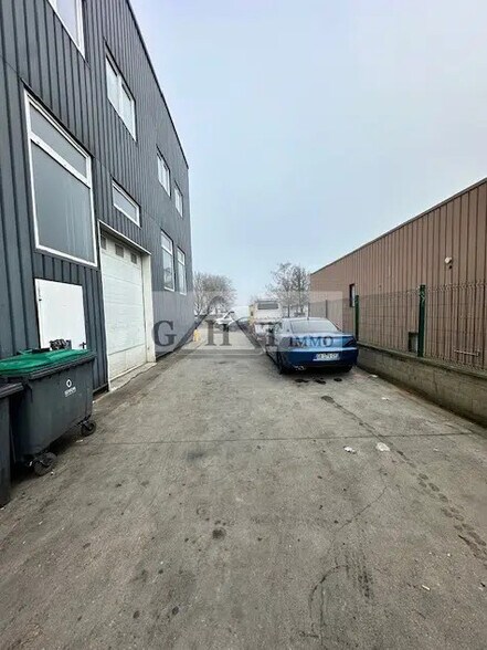 Industriel/Logistique dans Brie-Comte-Robert à louer - Photo de l’immeuble – Image 3 sur 3
