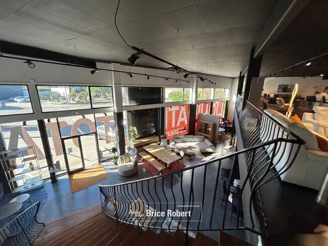 Plus de détails pour Local d’activités à vendre