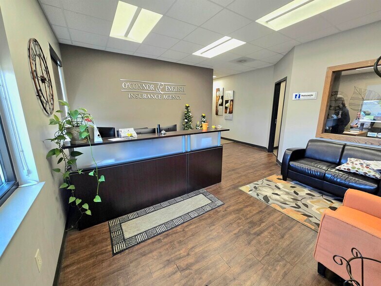 1545 Associates Dr, Dubuque, IA à louer - Photo de l’immeuble – Image 2 sur 21