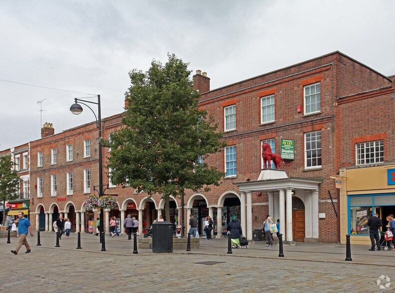 9-10 High St, High Wycombe à louer - Photo de l’immeuble – Image 1 sur 10