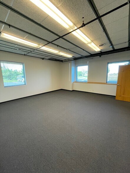 1051 E Main St, East Dundee, IL à louer - Photo intérieure – Image 3 sur 4