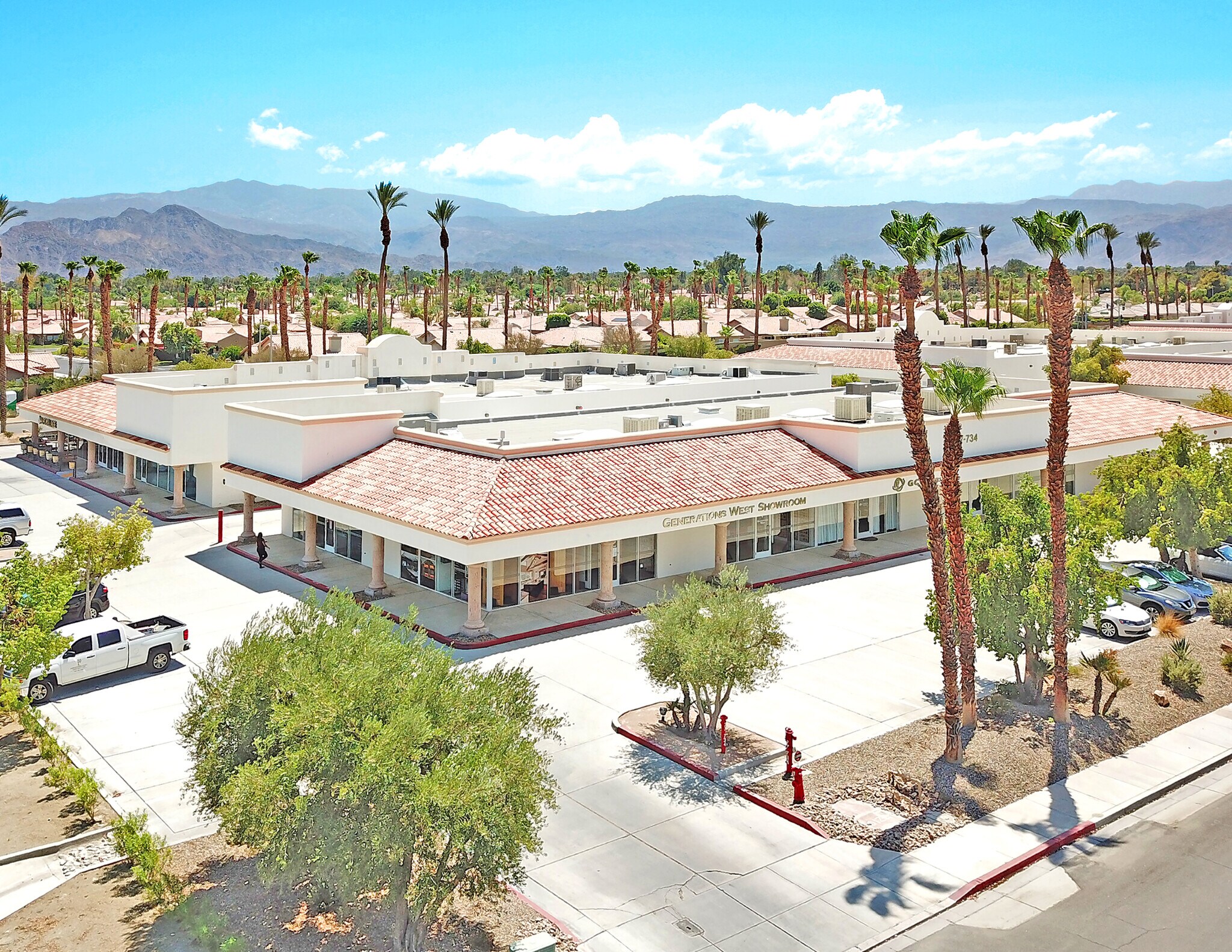77734 Country Club Dr, Palm Desert, CA à louer Photo de l’immeuble– Image 1 sur 3