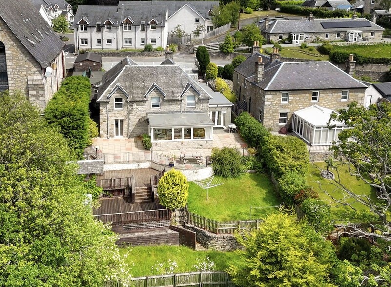 8 Lower Oakfield, Pitlochry à vendre - Photo principale – Image 1 sur 14