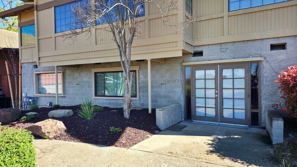 875-877 Embarcadero Dr, El Dorado Hills, CA à louer - Photo de l’immeuble – Image 1 sur 6