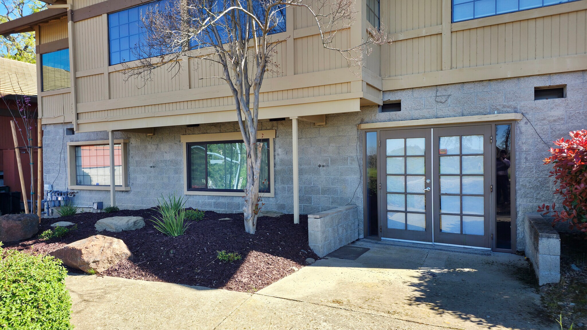 875-877 Embarcadero Dr, El Dorado Hills, CA à louer Photo de l’immeuble– Image 1 sur 7