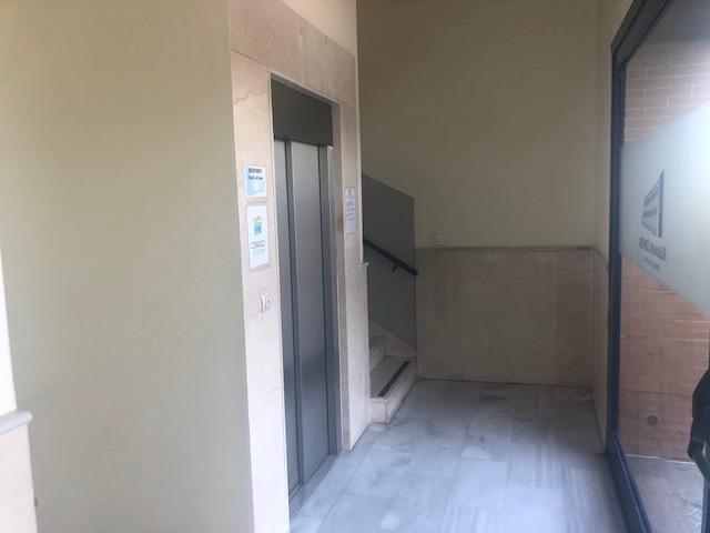 Bureau dans Tomares à louer Photo de l’immeuble– Image 1 sur 26