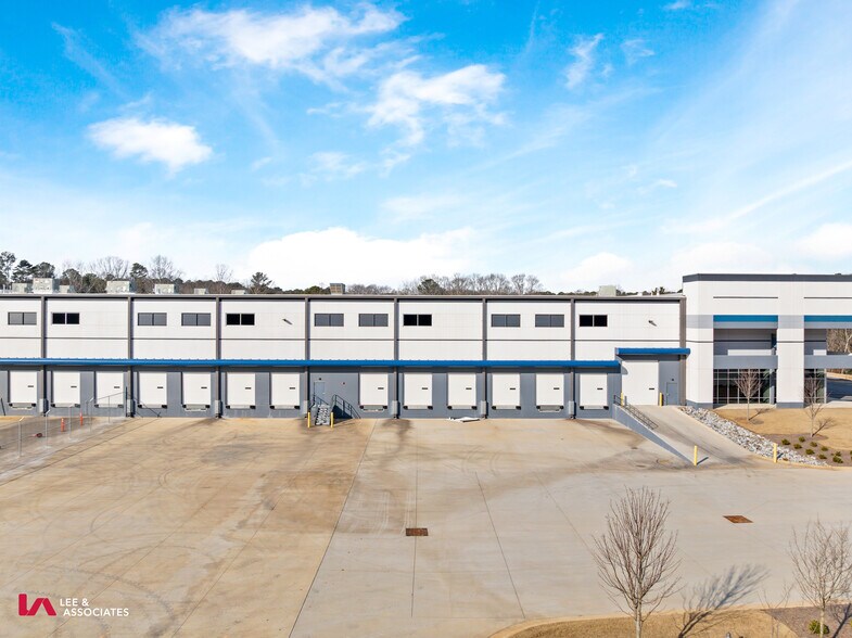 5001 N Commerce Dr, College Park, GA à louer - Photo de l’immeuble – Image 3 sur 17