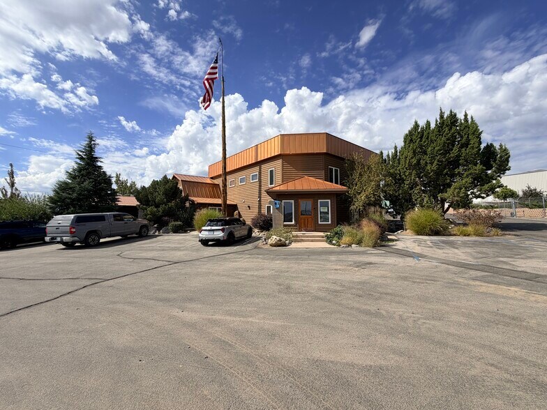 61 Industrial Pky, Carson City, NV à louer - Photo principale – Image 1 sur 15