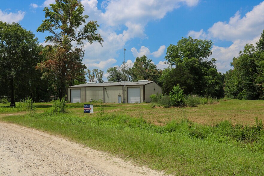 36 Private Road 6245, Dayton, TX à louer - Photo de l’immeuble – Image 2 sur 13