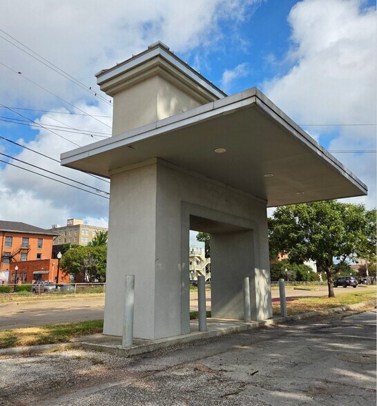 111 E 27th St, Bryan, TX à louer - Photo de l’immeuble – Image 2 sur 6