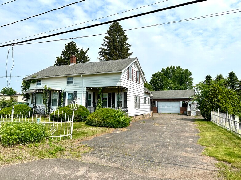 11 Abbe Rd, East Windsor, CT à vendre - Photo principale – Image 1 sur 28
