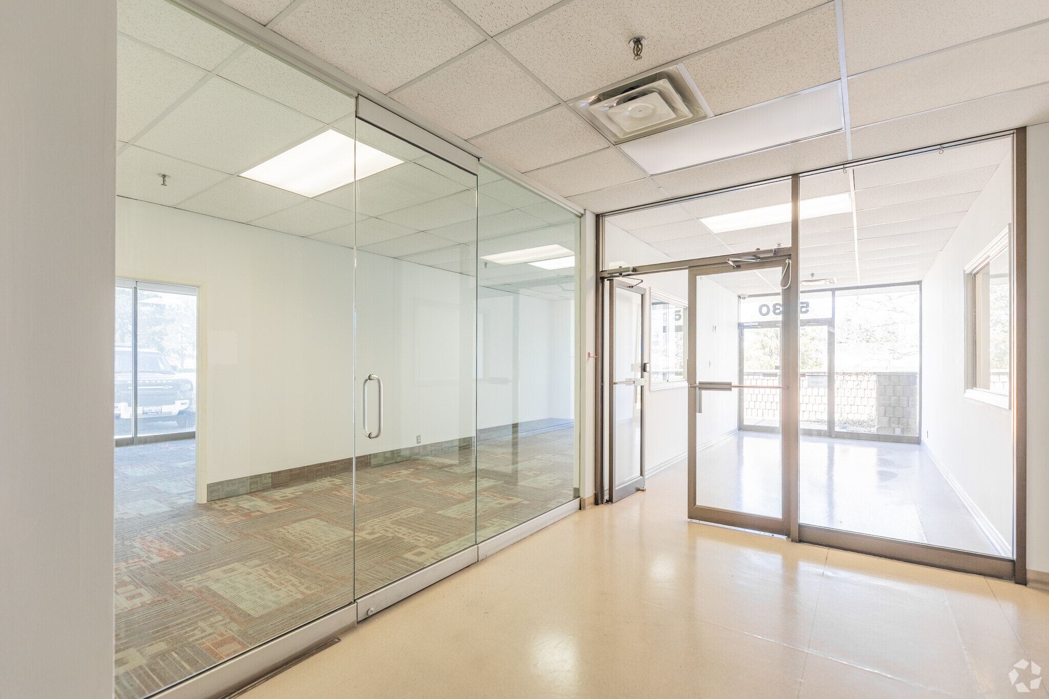 5330 S Service Rd, Burlington, ON à vendre Photo intérieure– Image 1 sur 16